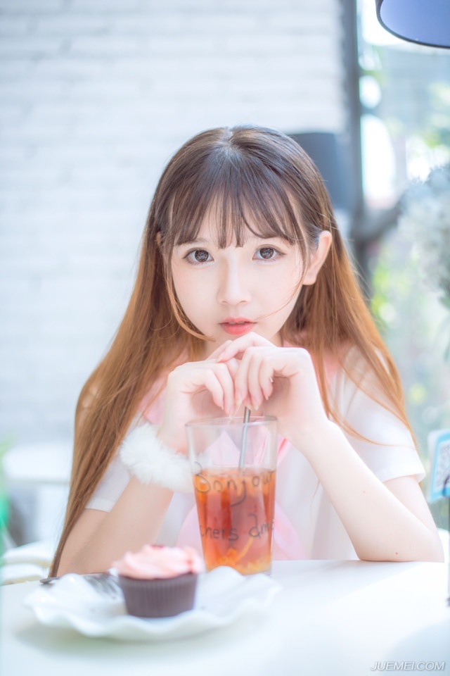 “哦？”邓贤看着庞统道：“此言何意？”